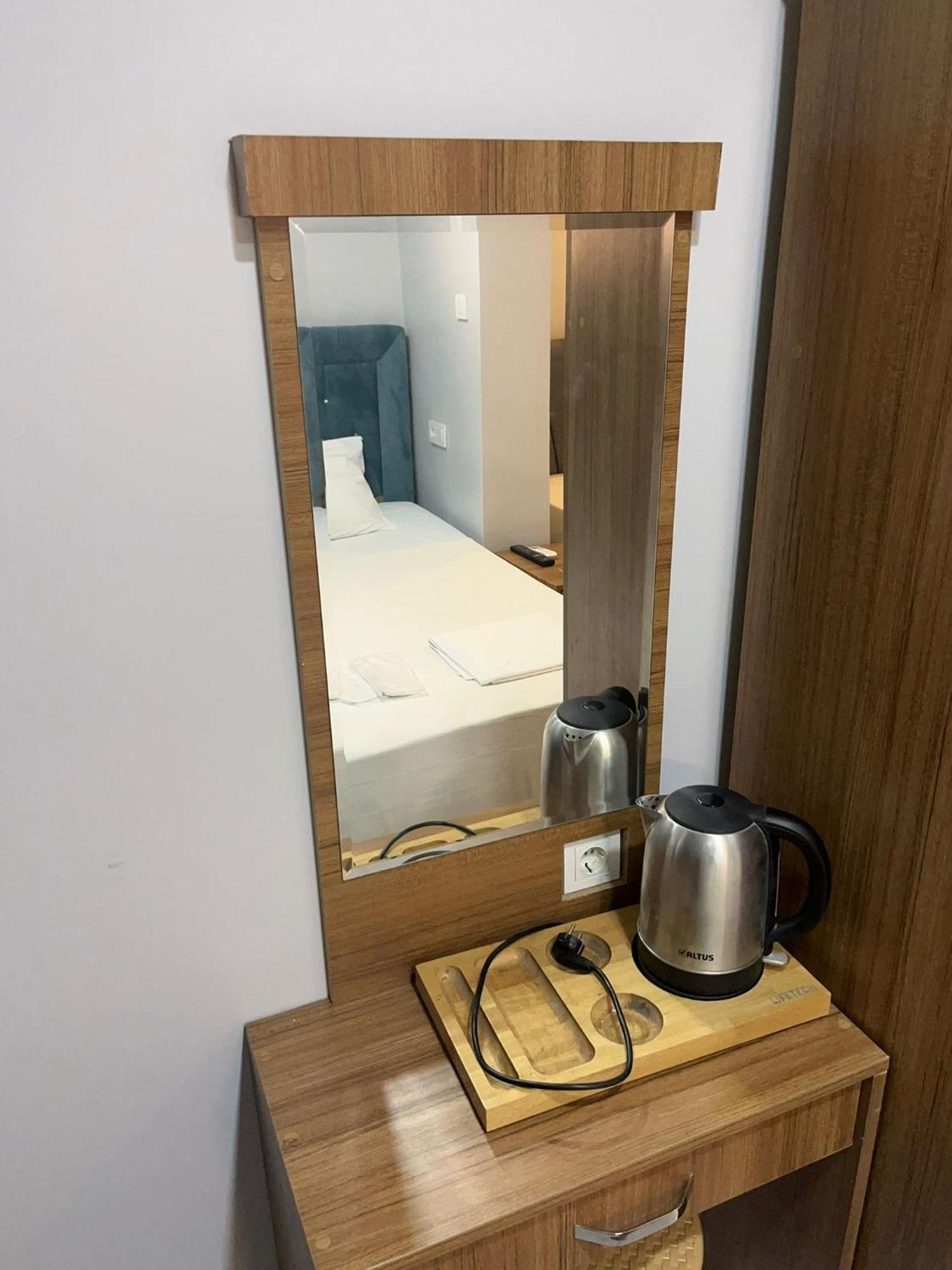 Riverland Suites Apart Hotel Istanbul Exteriör bild
